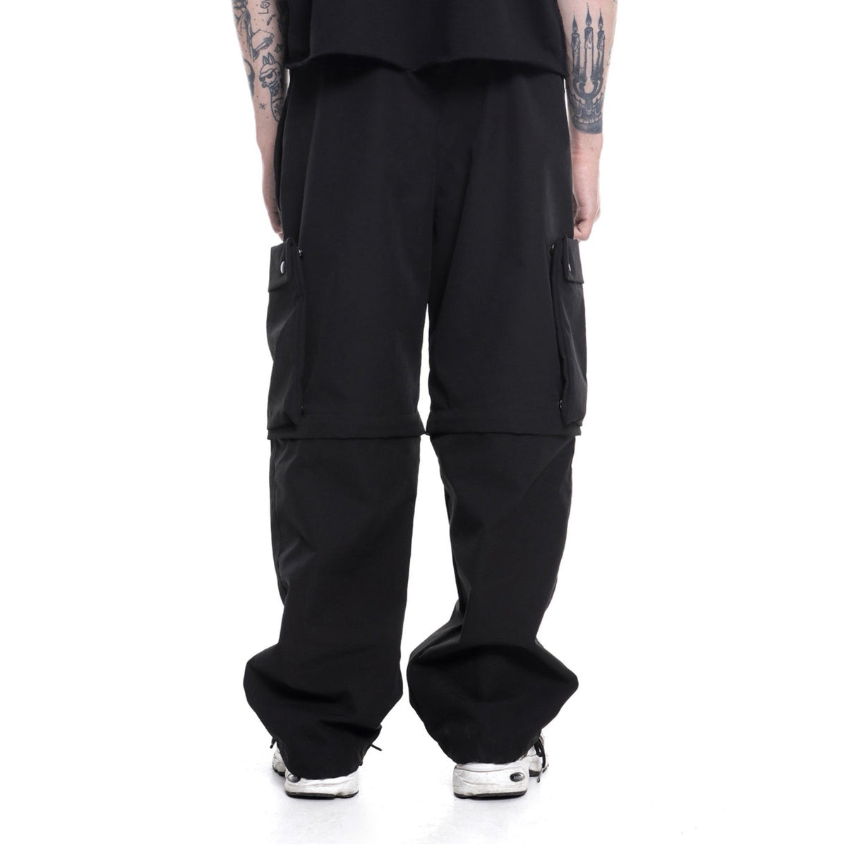 MUTANT Pants/Shorts Black